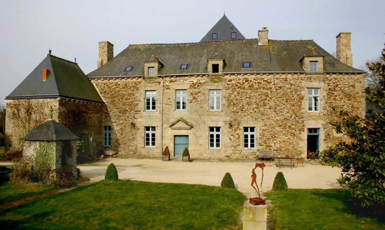 Gite Le Logis - Manoir Le Plessix Madeuc Corseul Экстерьер фото